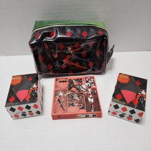 X Revolution Harley Quinn Group -  Cosmetic Bag, 2 Blending Sponges & Eyeshadow